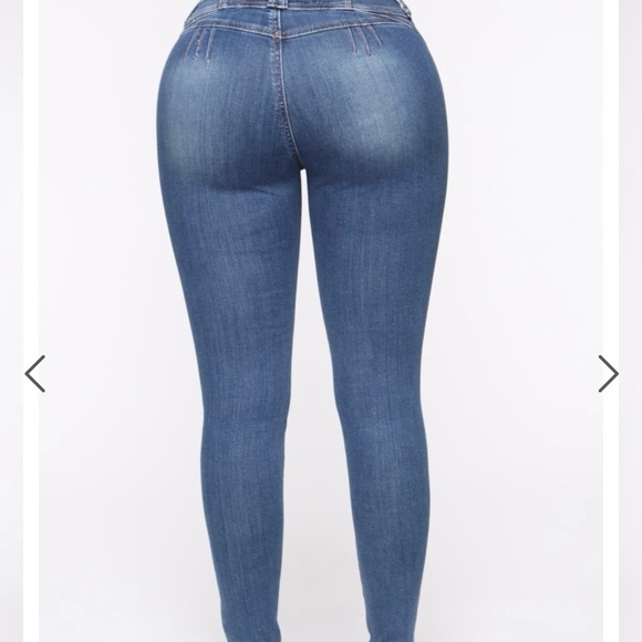 Fashion nova Trophy booty lifting Jeans - Picture 2 of 8